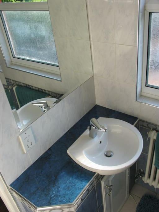 Modern Cosy Private Studio, Wifi, Ip-Tv, Must See Romford Esterno foto