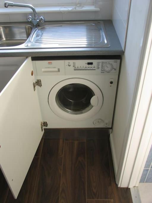 Modern Cosy Private Studio, Wifi, Ip-Tv, Must See Romford Esterno foto