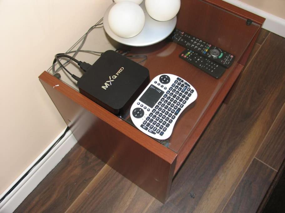 Modern Cosy Private Studio, Wifi, Ip-Tv, Must See Romford Esterno foto